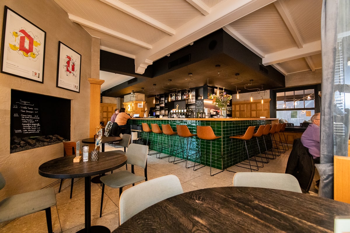 Onze bar en eetzaal